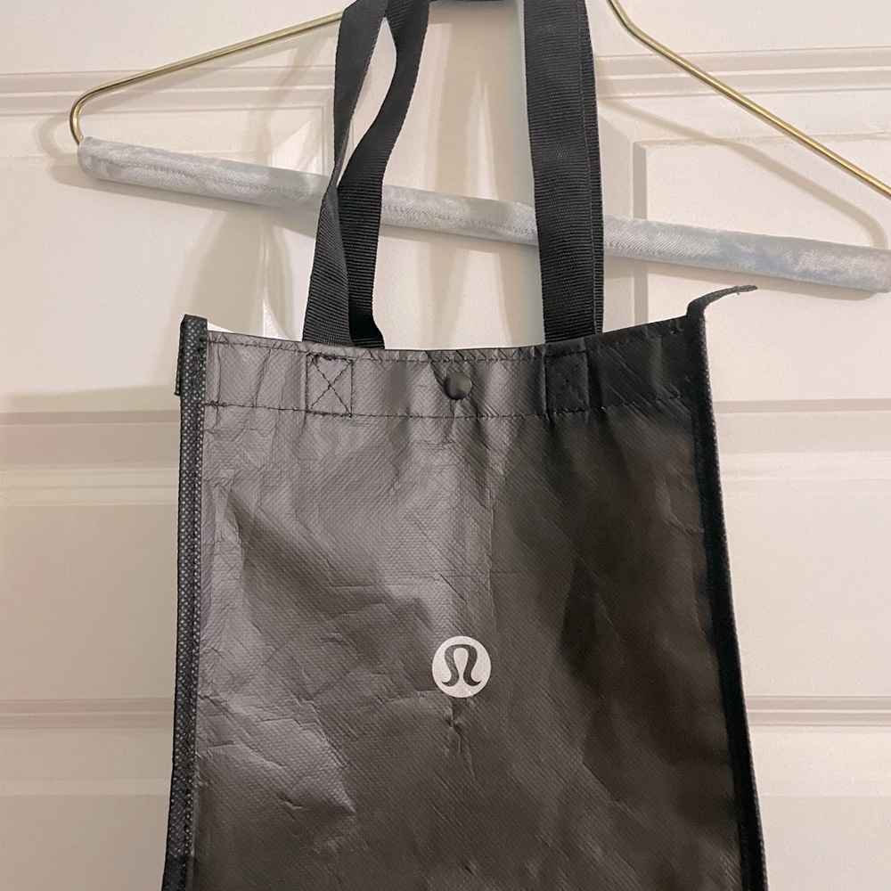 Lululemon tote